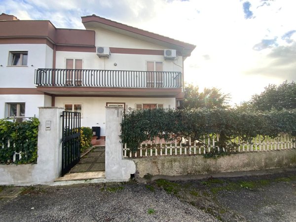 casa indipendente in vendita a Genzano di Roma