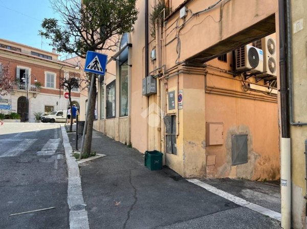locale di sgombero in vendita a Genzano di Roma