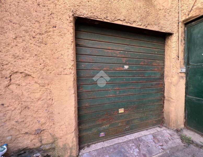 locale di sgombero in vendita a Genzano di Roma