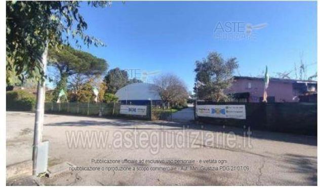 negozio in vendita a Genzano di Roma in zona Colle di Cicerone