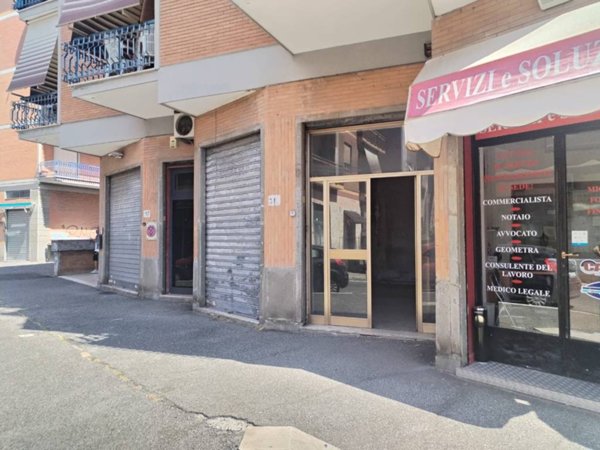 locale commerciale in vendita a Genzano di Roma