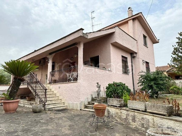 casa indipendente in vendita a Genzano di Roma in zona Colle di Cicerone