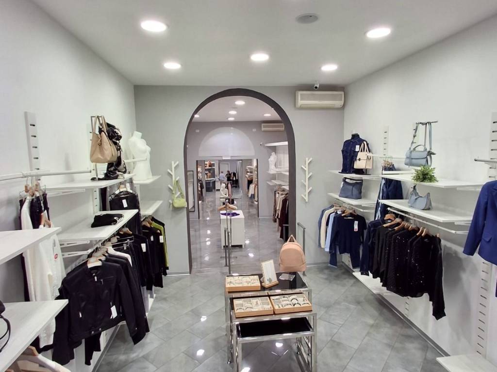 negozio in vendita a Genzano di Roma