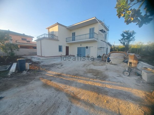 casa indipendente in vendita a Genzano di Roma