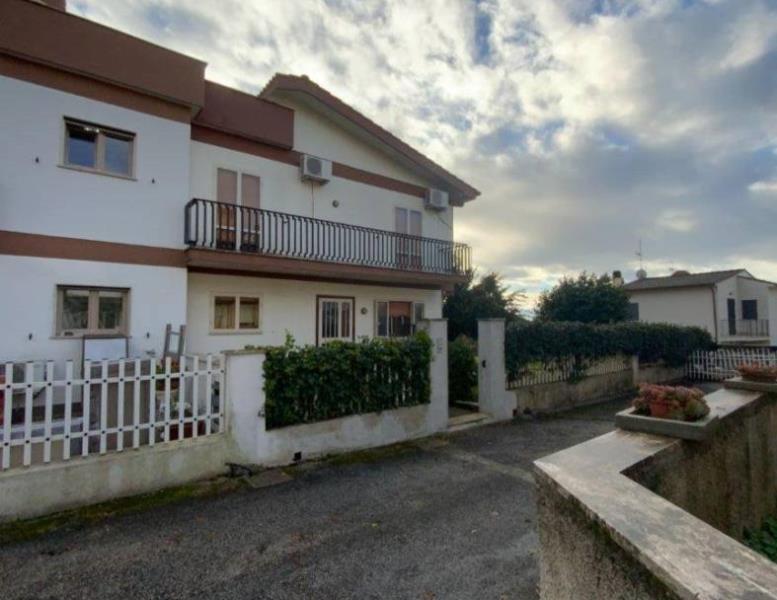 casa indipendente in vendita a Genzano di Roma