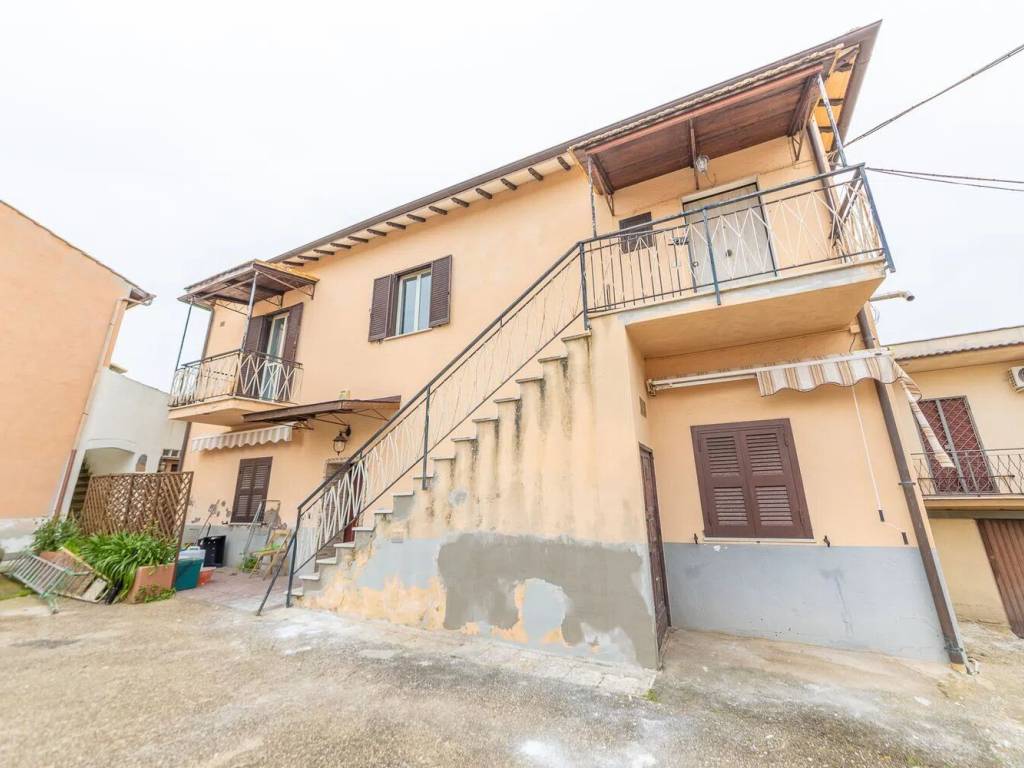 appartamento in vendita a Genzano di Roma in zona Landi