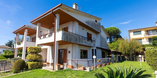 casa indipendente in vendita a Genzano di Roma