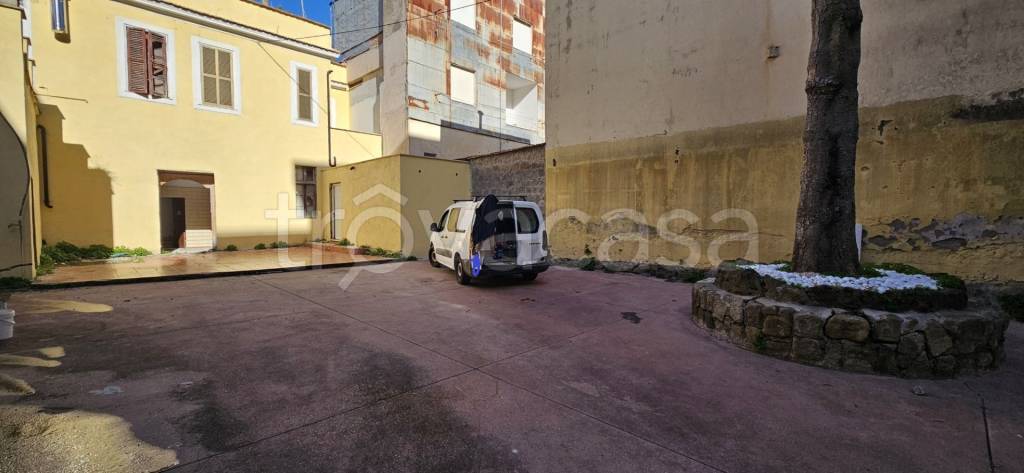 negozio in vendita a Genzano di Roma