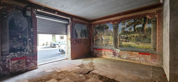 locale commerciale in vendita a Genzano di Roma