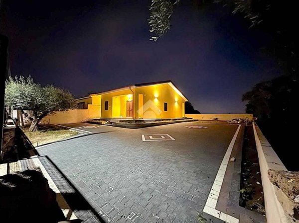 casa indipendente in vendita a Genzano di Roma