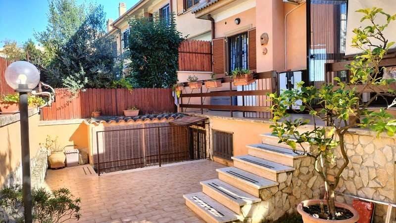 casa indipendente in vendita a Genzano di Roma