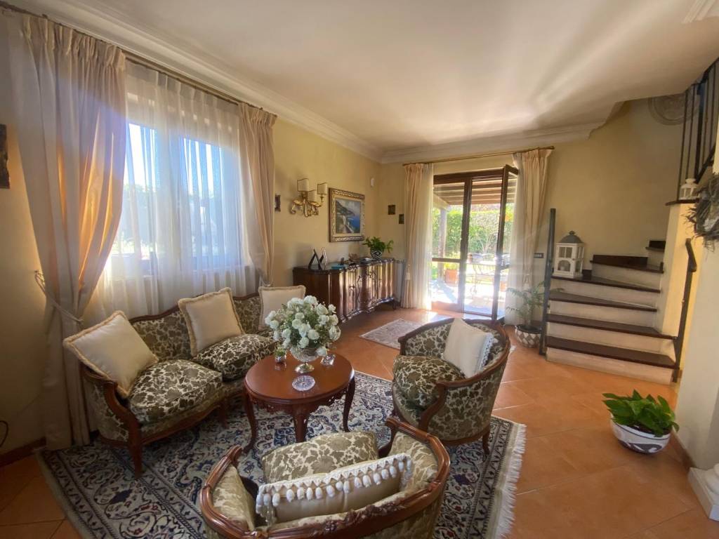 casa indipendente in vendita a Genzano di Roma