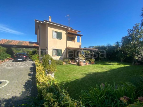 casa indipendente in vendita a Genzano di Roma