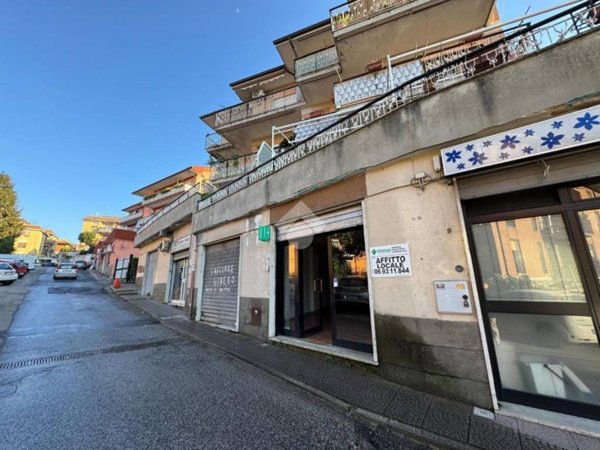 locale commerciale in vendita a Genzano di Roma