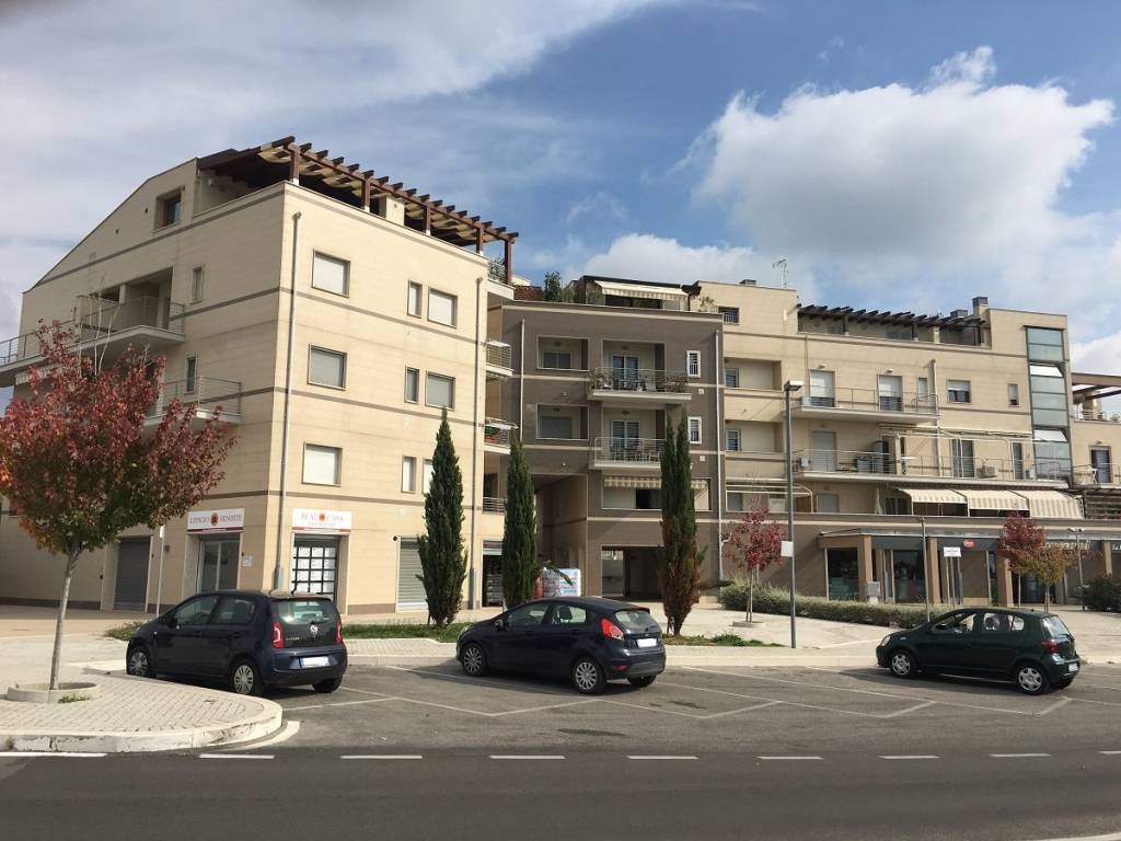 negozio in vendita a Genzano di Roma