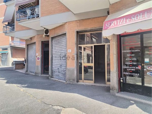 locale commerciale in vendita a Genzano di Roma