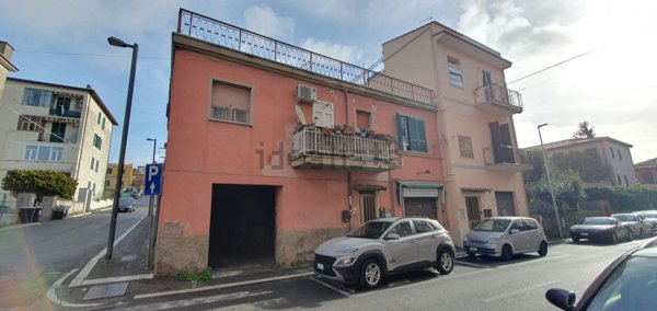 locale commerciale in vendita a Genzano di Roma