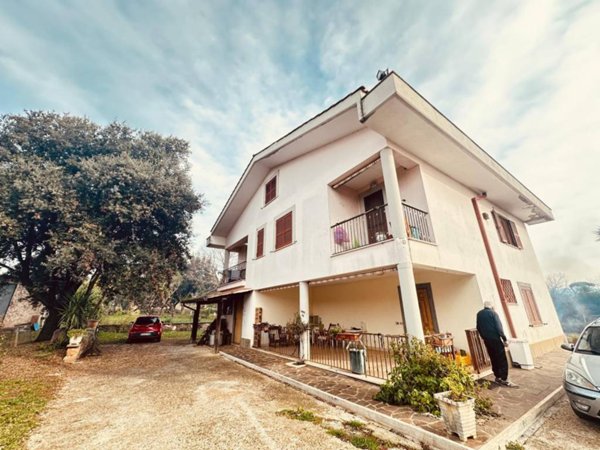 casa indipendente in vendita a Genzano di Roma in zona Landi