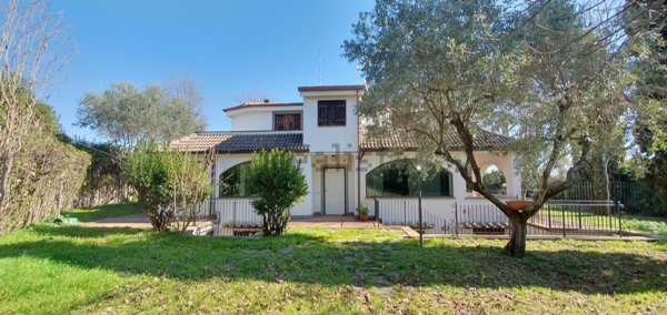 casa indipendente in vendita a Genzano di Roma