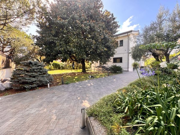 casa indipendente in vendita a Genzano di Roma