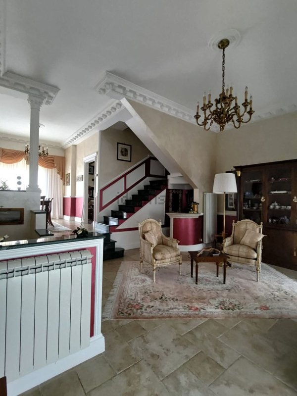 esavano in vendita a Genzano di Roma