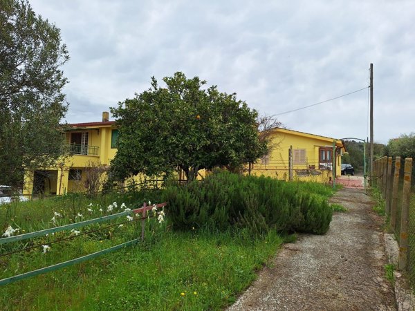 casa indipendente in vendita a Genzano di Roma