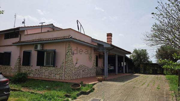 casa indipendente in vendita a Genzano di Roma in zona Landi