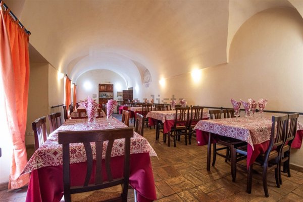 locale commerciale in vendita a Genzano di Roma