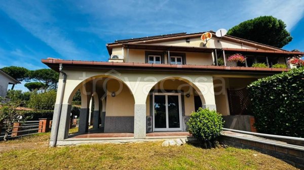 casa indipendente in vendita a Genzano di Roma