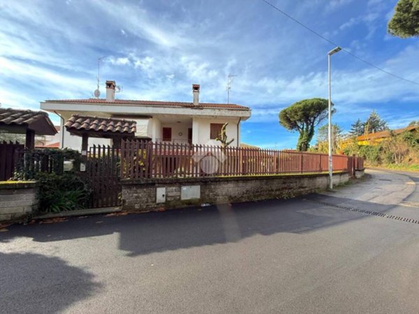 casa indipendente in vendita a Genzano di Roma