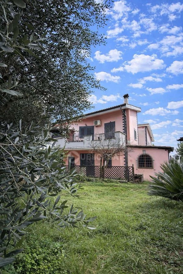 casa indipendente in vendita a Genzano di Roma in zona Landi