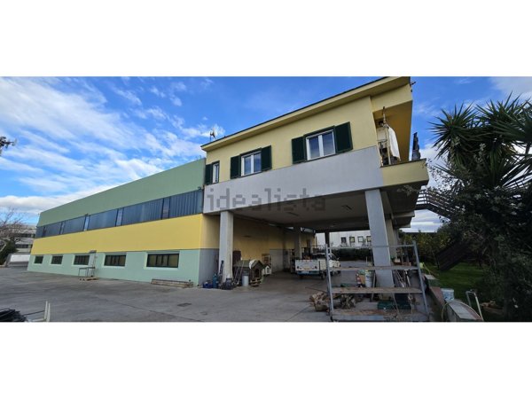 capannone in vendita a Genzano di Roma