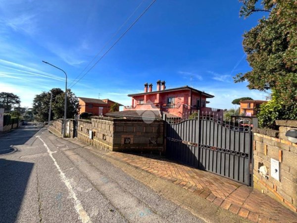 casa indipendente in vendita a Genzano di Roma in zona Colle di Cicerone