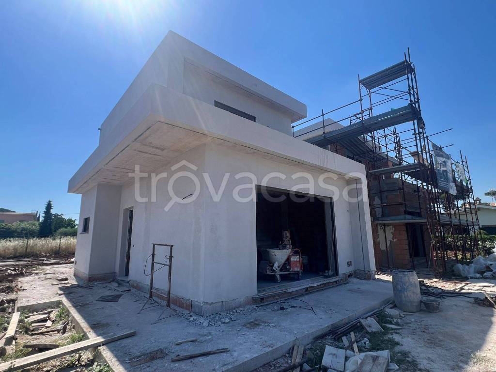 casa indipendente in vendita a Genzano di Roma in zona Colle di Cicerone