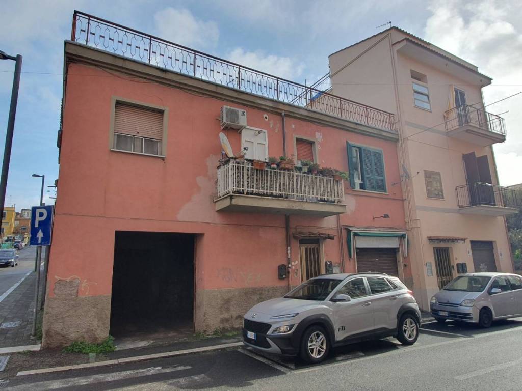 locale commerciale in vendita a Genzano di Roma