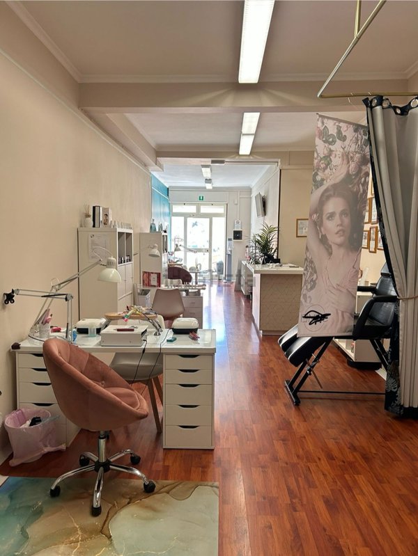 locale di sgombero in vendita a Genzano di Roma