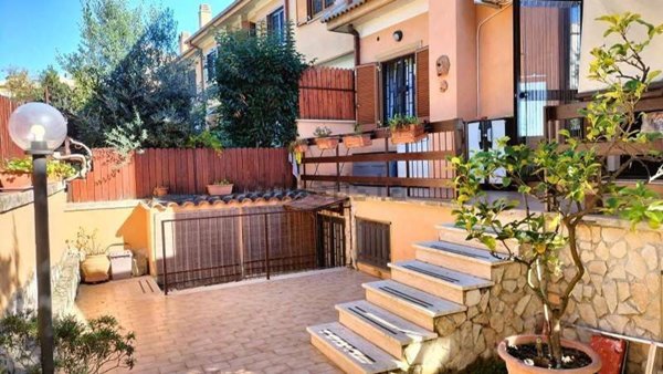 casa indipendente in vendita a Genzano di Roma