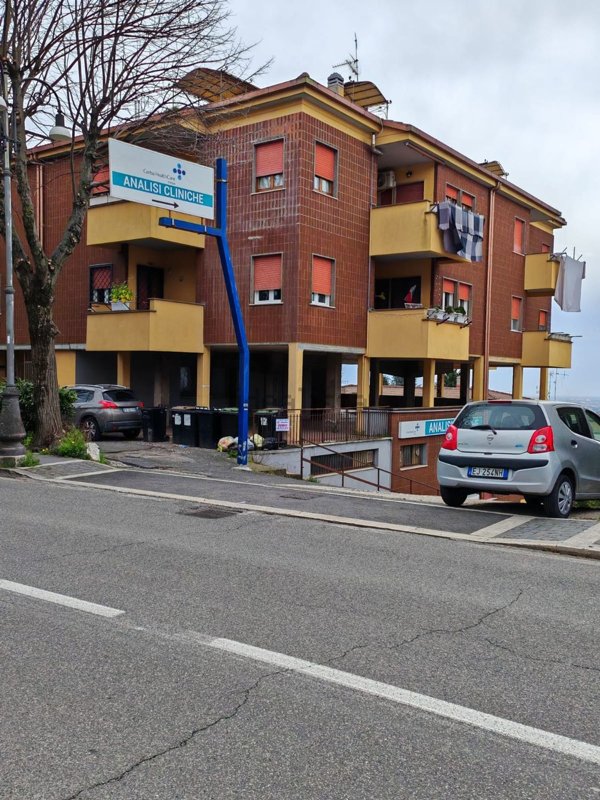 locale di sgombero in vendita a Genzano di Roma