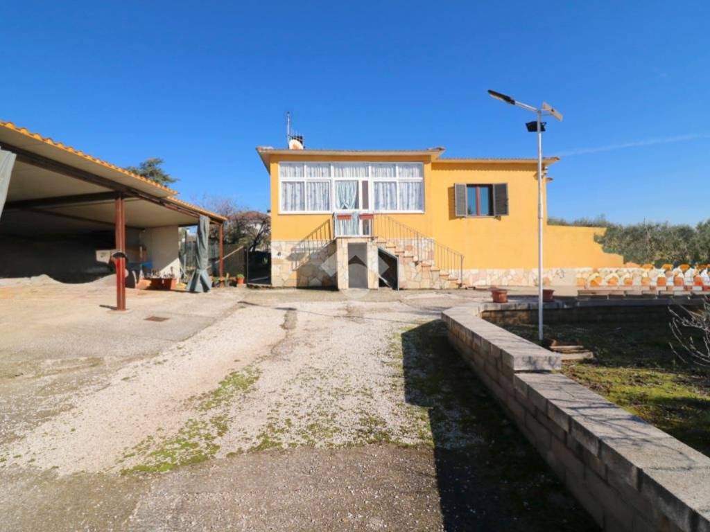 casa indipendente in vendita a Genzano di Roma