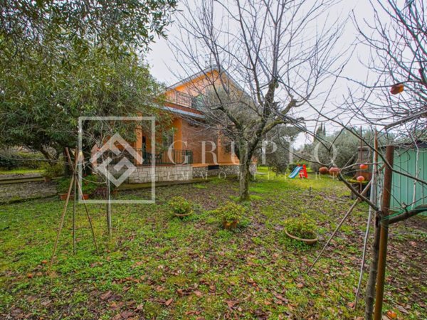 casa indipendente in vendita a Genzano di Roma in zona Colle di Cicerone