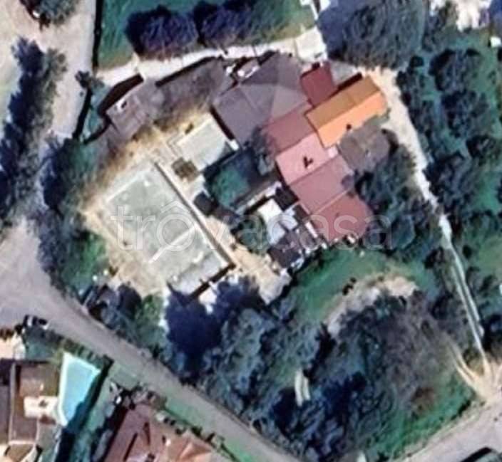 negozio in vendita a Genzano di Roma in zona Colle di Cicerone