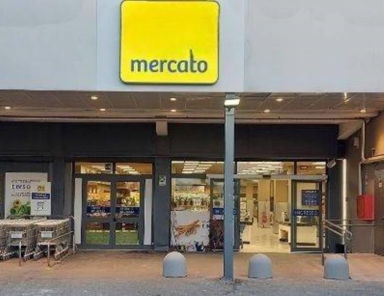 locale commerciale in vendita a Genzano di Roma