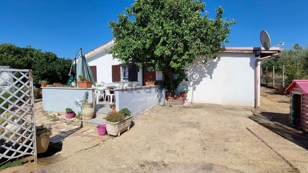 casa indipendente in vendita a Genzano di Roma in zona Muti