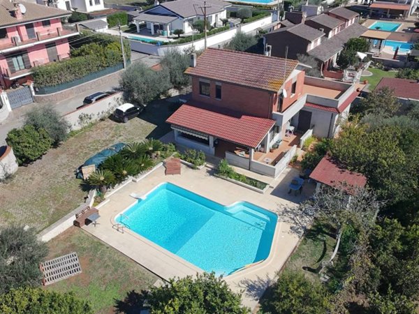 casa indipendente in vendita a Genzano di Roma in zona Colle di Cicerone