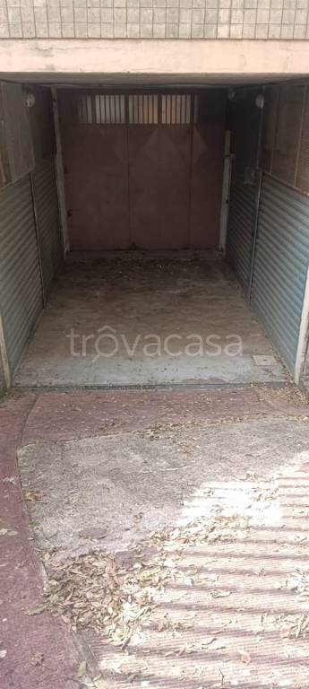 locale commerciale in vendita a Genzano di Roma