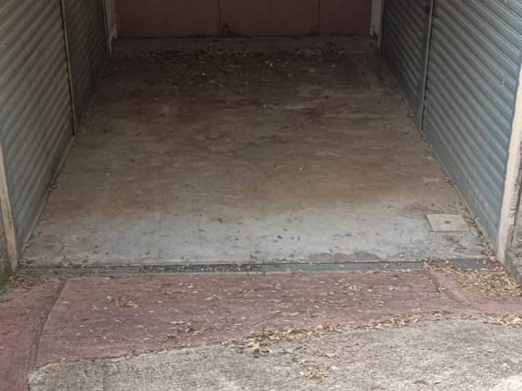 locale commerciale in vendita a Genzano di Roma