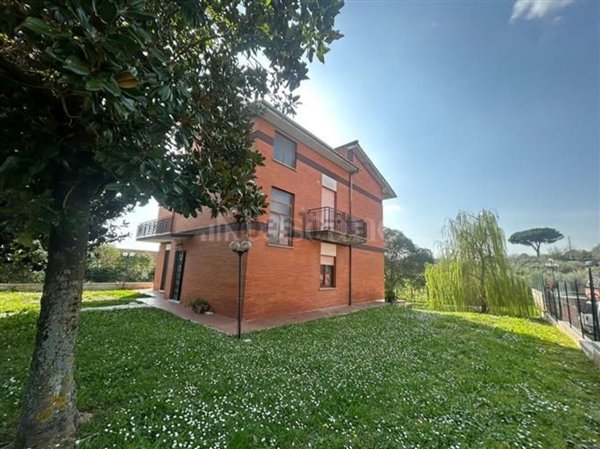 casa indipendente in vendita a Genzano di Roma