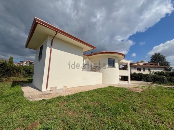 casa indipendente in vendita a Genzano di Roma in zona Colle di Cicerone