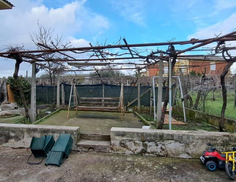 casa indipendente in vendita a Genzano di Roma in zona Landi