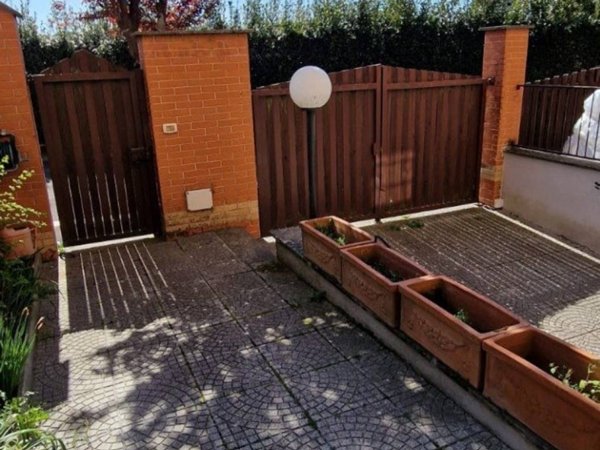 casa indipendente in vendita a Genzano di Roma